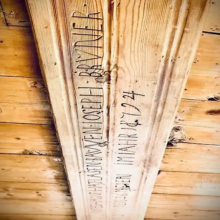 Chalet Mulet - Luxury & Cosy 3 Rooms Apartment In 300 Years Old Chalet Apartment Leukerbad